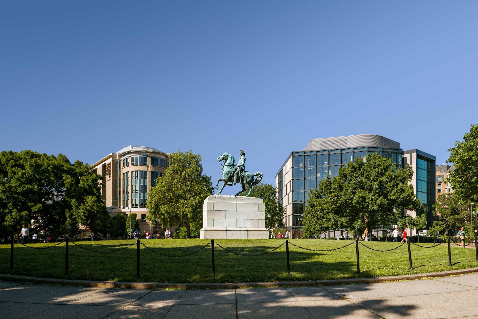 Statue of Lieutenant General George Washington on the GWU campus